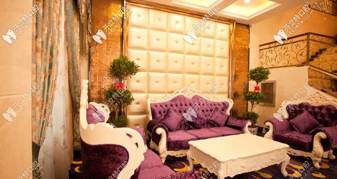 華美口腔的休息等候區(qū)