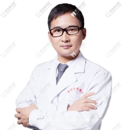 孝感華美口腔張愛(ài)國(guó)醫(yī)生