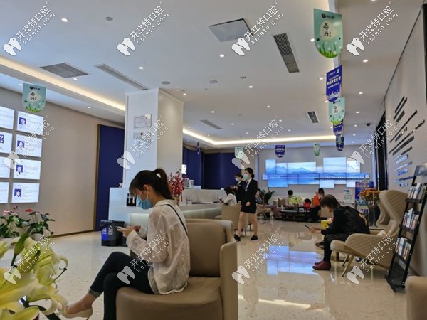 總結(jié)出南寧柏樂(lè)口腔醫(yī)院醫(yī)生列表,評(píng)價(jià)哪個(gè)醫(yī)生做種植牙好