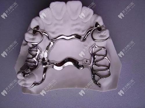 公布美國全口維他靈活動義齒價(jià)格,科普它與bpd支架的區(qū)別