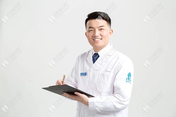 西安圣貝牙科何小天醫(yī)生