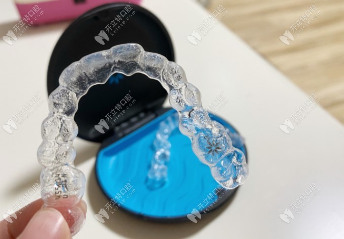 隱適美硅膠牙套實物圖