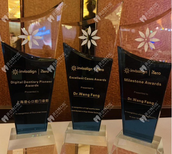 部分獎(jiǎng)杯展示