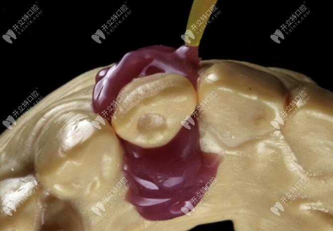 涂分離劑并進行模型復制