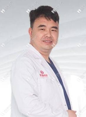 貴陽朗朗口腔門診部 張潔波