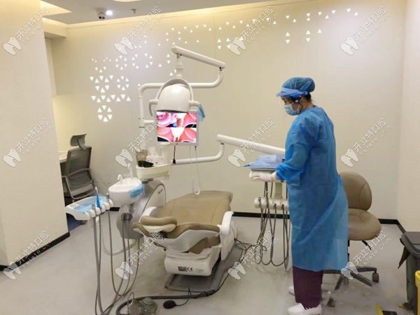 看了美奧口腔的3D數(shù)字化種植牙技術(shù),趕緊帶老爸來(lái)種牙